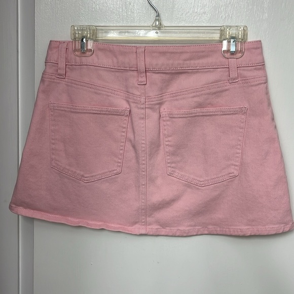 Tinseltown pink denim miniskirt with front slits on each leg, Size 7 - Picture 2 of 9